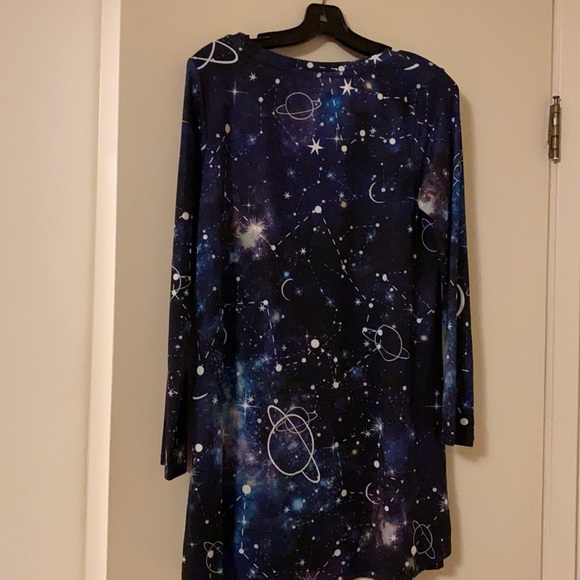 Beautiful and striking galaxy and star tunic. S. - Picture 4 of 5